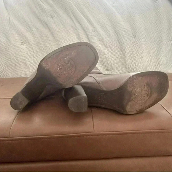 Tory Burch Jenna Zip Back knee-high boots Grey/Taupe Pebbled Leather Size 8 EUC - Picture 10 of 16